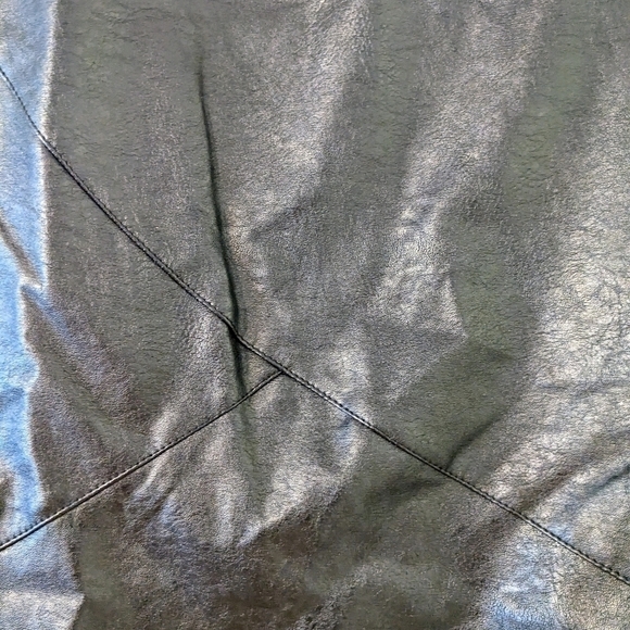 NWOT Black Mini Skirt Faux Leather. Size Large. Cute! - Picture 5 of 6